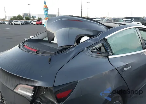 2019 Tesla Model 3 Long Range/Mid Range/Standard Range/Standard Range Plus z USA, uszkodzony, nr VIN 5YJ3E1EAXKF312546